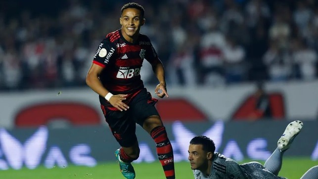 Flamengo acerta venda de Lázaro ao Almería, da Espanha