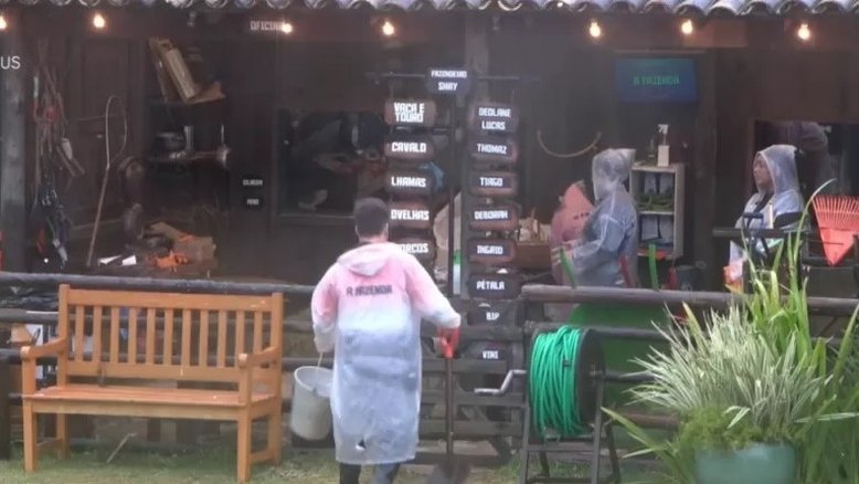 A Fazenda: Saiba quem foi o peão que levou bronca da produção por maltratar animais no reality