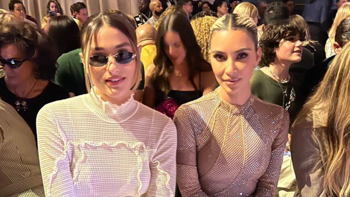 Sasha Meneghel assiste desfile ao lado de Kim Kardashian na Semana de Moda de NY