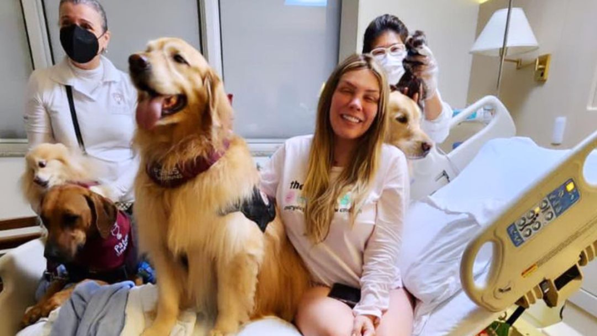 Em tratamento contra câncer, Simony recebe visita de cachorros em hospital