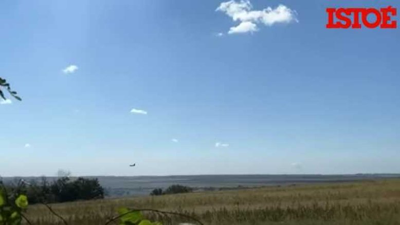 Vídeo mostra ucranianos comemorando derrubada de jato russo