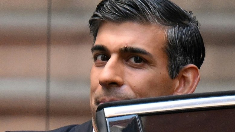 Rishi Sunak terá que levantar uma economia britânica fragilizada