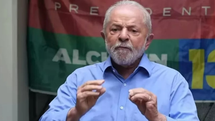 Candidato à Presidência Luiz Inácio Lula da Silva (PT) durante coletiva de imprensa, em São Paulo
