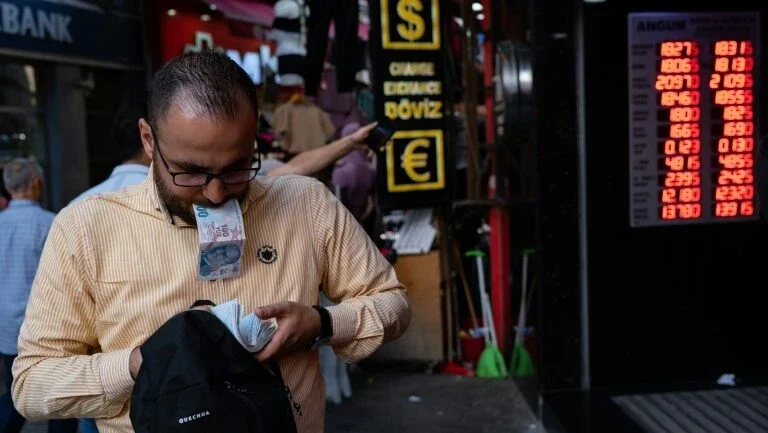 Inflação permanece em forte alta na Turquia e supera 80% em ritmo anual