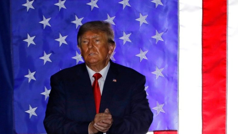 Acusado de difamação, Trump presta depoimento à Justiça nos EUA