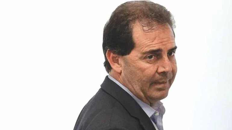 SEM DINHEIRO Ligado à outrora endinheirada Força Sindical, Paulinho da Força não conseguiu se reeleger. O Solidariedade se fundiu ao Pros para tentar sobreviver