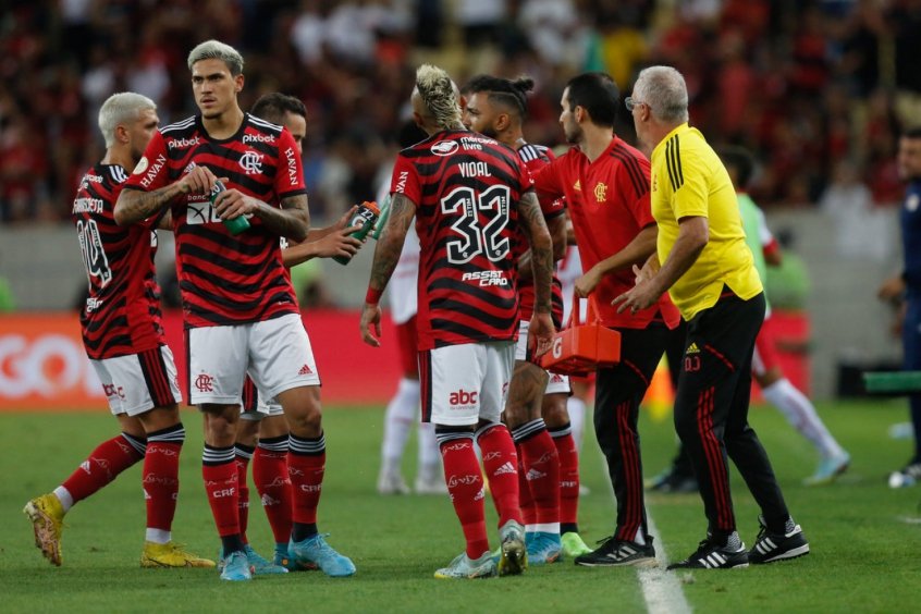 Com gol de Arrascaeta, Flamengo vence RB Bragantino e assume a terceira  colocação do Brasileirão