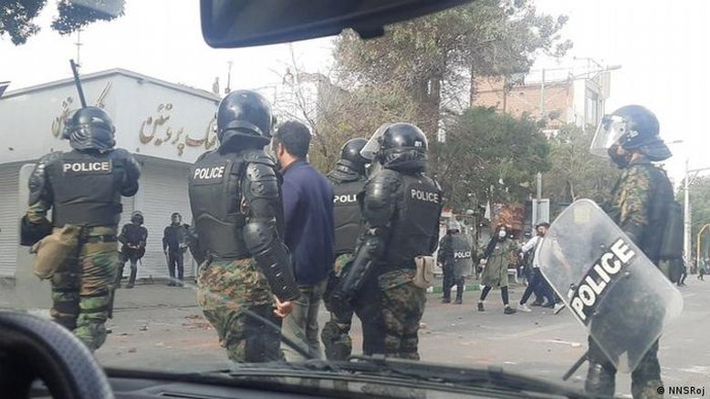 Policial iraniano é investigado por assédio a manifestante