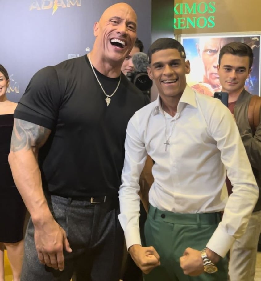 Luva de Pedreiro se encontra com The Rock, ator e ex-lutador; veja