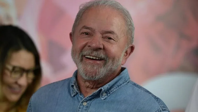 Após férias na Bahia, Lula se reúne com equipe de transição em SP nesta segunda