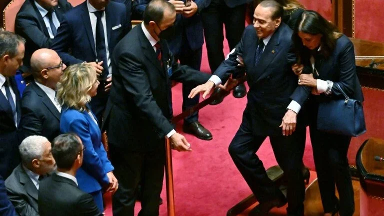 Berlusconi ataca Zelensky e retoma laços com Putin