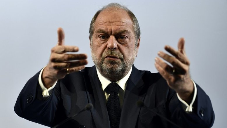 Ministro da Justiça francês rejeita renunciar após pedido de julgamento por conflito de interesses