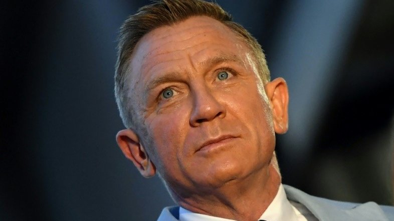 Ator Daniel Craig recebe a mesma condecoração que James Bond