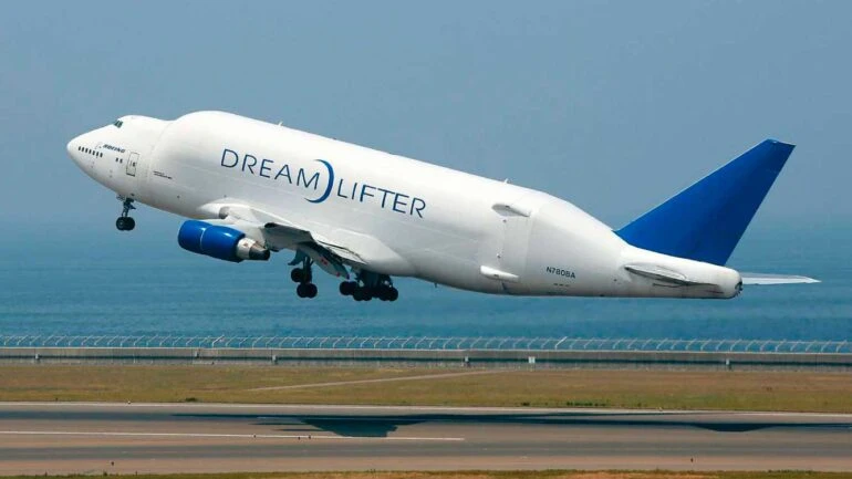 Vídeo: Avião 747 Dreamlifter da Boeing perde roda em decolagem