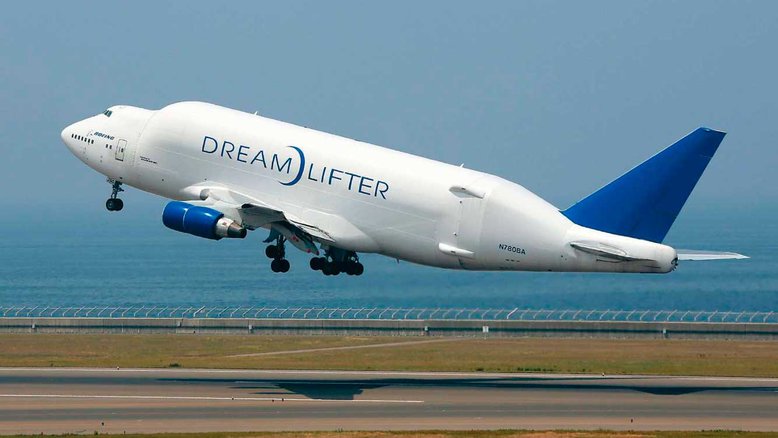 Vídeo: Avião 747 Dreamlifter da Boeing perde roda em decolagem