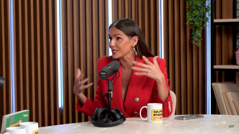 Deborah Secco fala sobre educação sexual e revela que deixou de ser virgem aos 15 anos