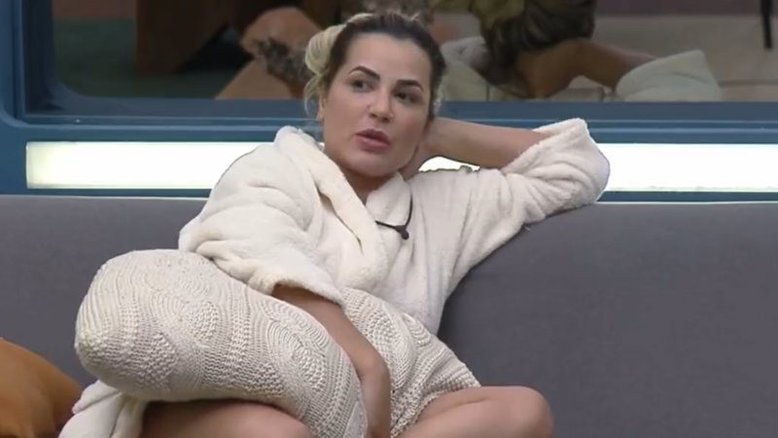 A Fazenda: 'Fui até a metade da escada', diz Deolane sobre quase ter desistido do reality