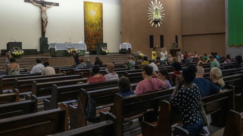 Polarização eleitoral chega a uma igreja católica de Copacabana