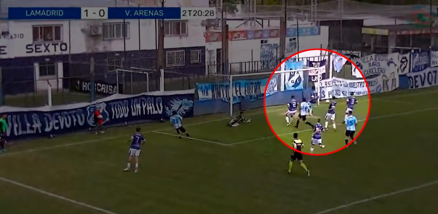 Vídeo: Atacante engana árbitro, marca 'gol fantasma' e evita queda de time na Argentina 2 Vídeo: Atacante engana árbitro, marca 'gol fantasma' e evita queda de time na Argentina. Foto: Reprodução Twitter