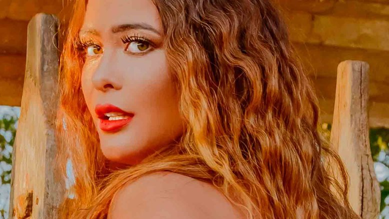 e calcinha fio-dental, Geisy Arruda manda recado para internauta que criticou seu bumbum. Foto: Reprodução Instagram