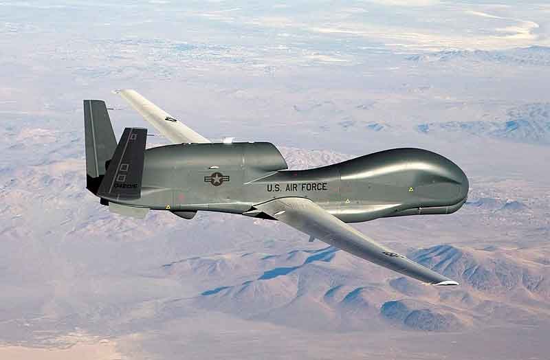 Vídeo: Suposto ataque de drones ucranianos atinge fragata Admiral Makarov em Sevastopol 4 RQ-4B Global Hawk
