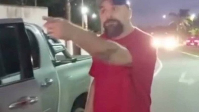 Vídeo: Homem intimida apoiadores do PT durante ato em SP
