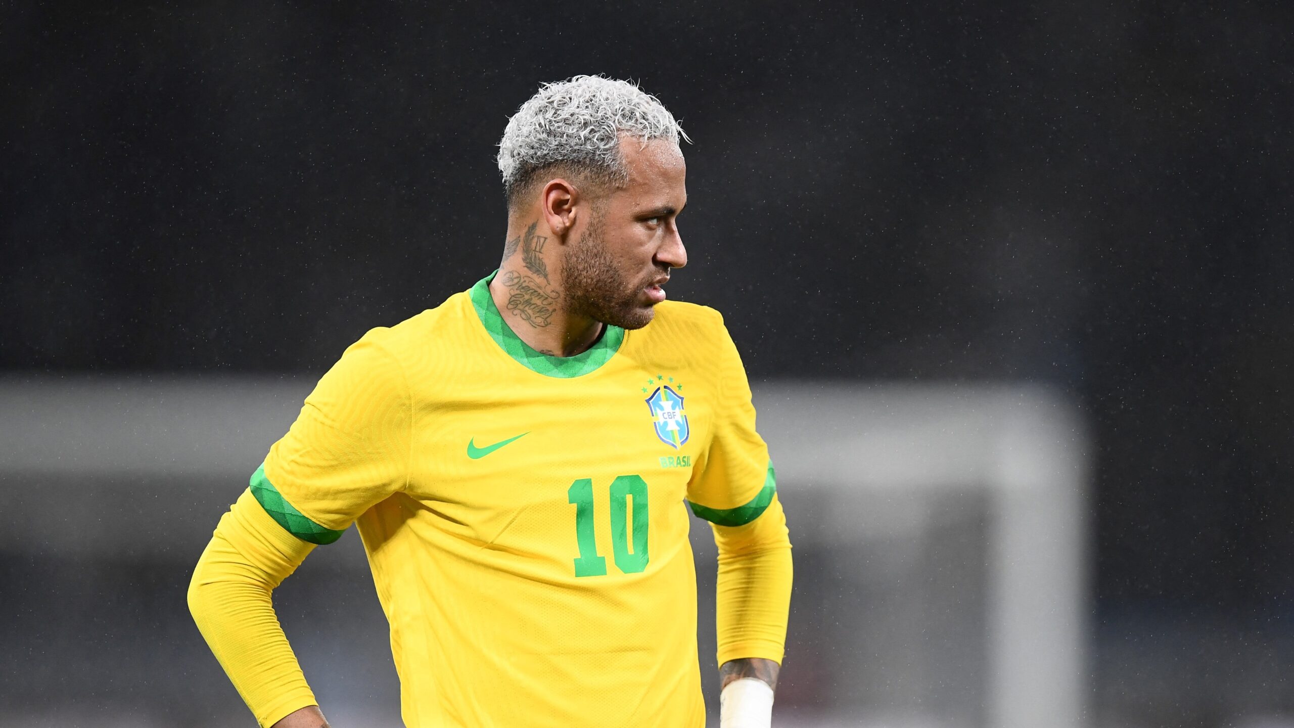 De visual novo para jogar na Copa; relembre os penteados de Neymar