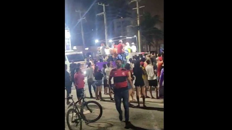 Primeira-dama de Maceió denuncia ofensas de Dantas e Renan Filho na porta de casa
