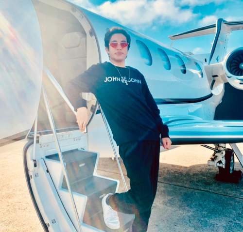 Influencer Vini Singer rebate haters após processar Anitta: 'Vida de luxo incomoda'