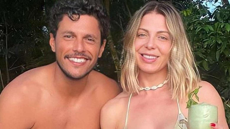 Sheila Mello volta às redes e anuncia fim do namoro com Feijão: 'Cuidando de mim'