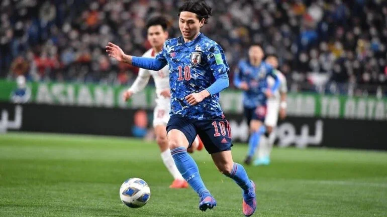Estrelas da Copa: Japão tem em Takumi Minamino sua principal referência no ataque