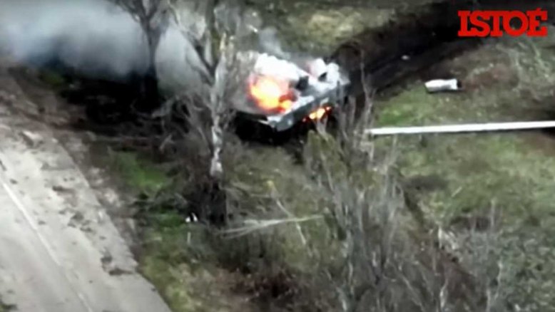 Ucranianos filmam ataque devastador contra tanque russo