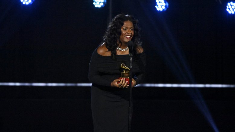 Liniker e Ludmilla vencem Grammy Latino; Anitta homenageia Gal Costa, mas sai sem prêmio