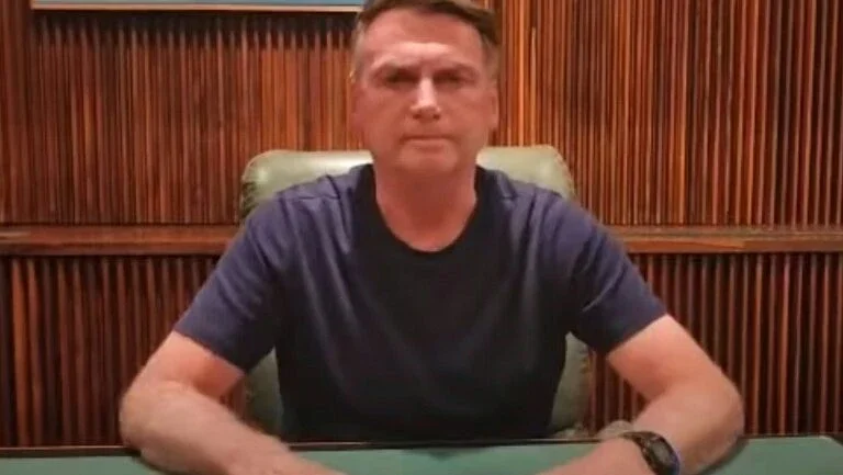 Bolsonaro é atendido no Hospital das Forças Armadas com dores abdominais