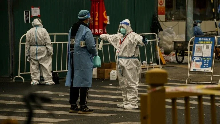Incêndio mortal na China aumenta indignação contra a política 