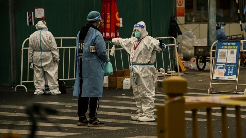 Incêndio mortal na China aumenta indignação contra a política 'zero covid'