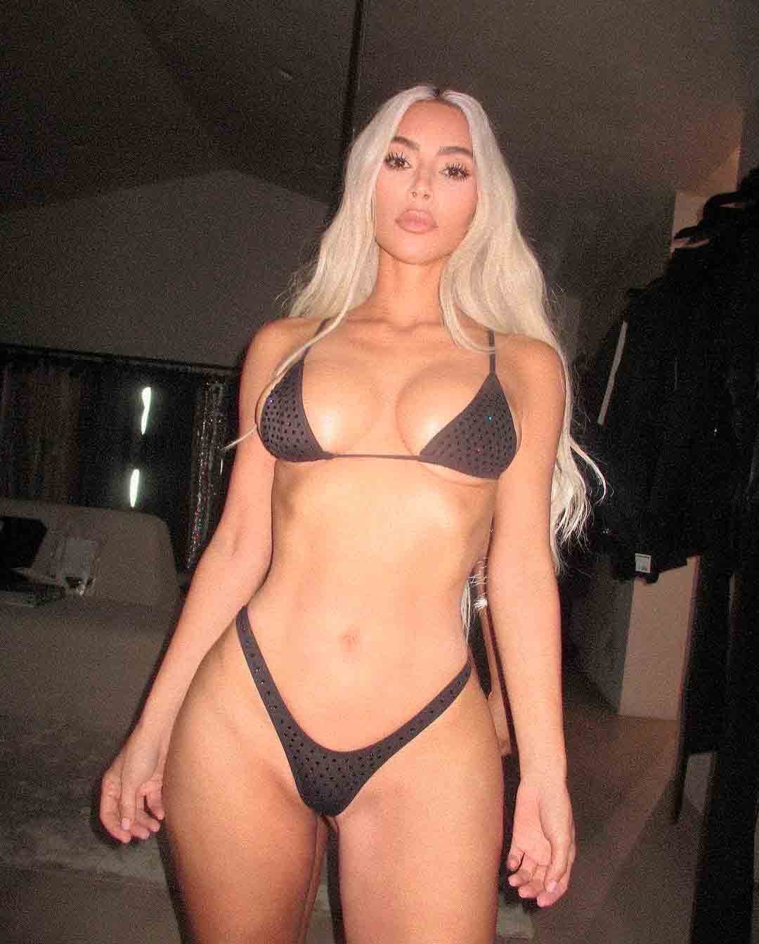 Kim Kardashian 'quebra' a internet em sequência de fotos de biquíni 14 Kim Kardashian. Foto: Reprodução Instagram