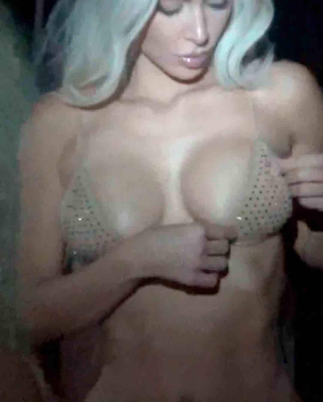 Kim Kardashian 'quebra' a internet em sequência de fotos de biquíni 11 Kim Kardashian. Foto: Reprodução Instagram