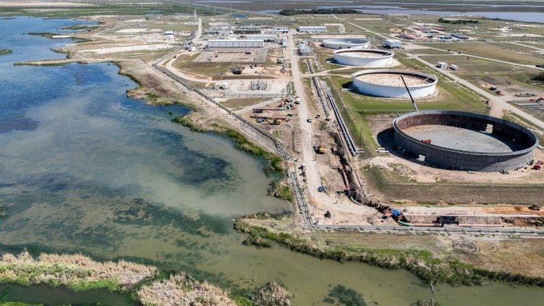 Reservas de petróleo bruto nos EUA têm forte e inesperada queda