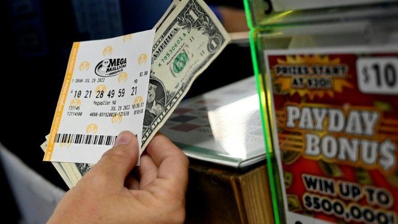 Prêmio recorde de US$ 1,9 bilhão da loteria dos EUA causa furor entre apostadores