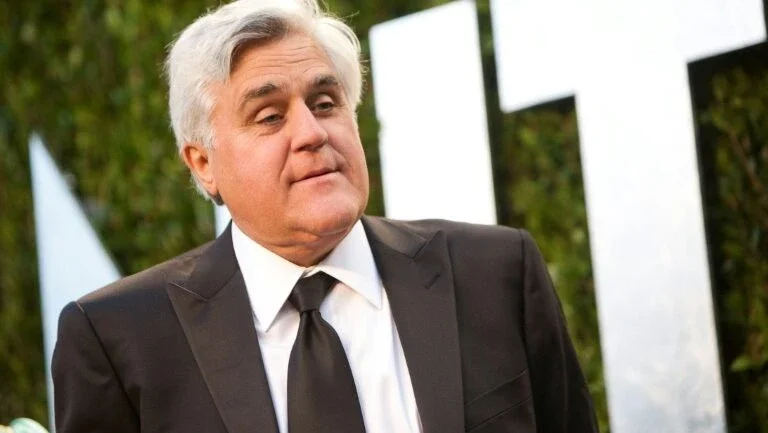 Seis dias após ter alta hospital por queimaduras, Jay Leno se envolve em acidente de carro