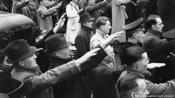 O que acontece se alguém faz a saudação nazista na Alemanha