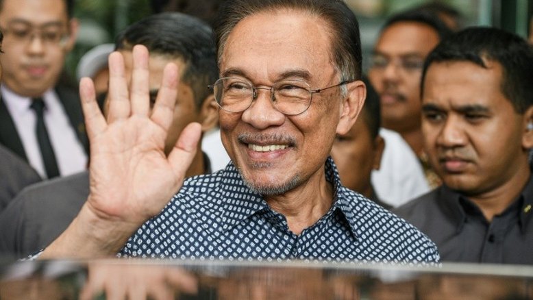 Opositor reformista Anwar nomeado primeiro-ministro da Malásia