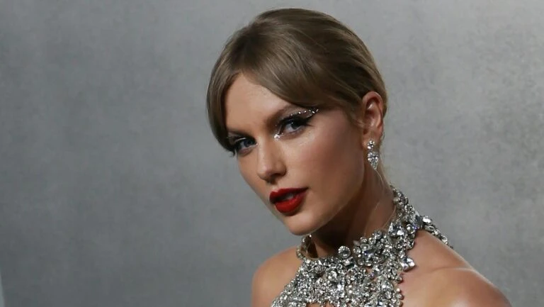 Taylor Swift anuncia seu retorno aos palcos com a turnê "Eras"