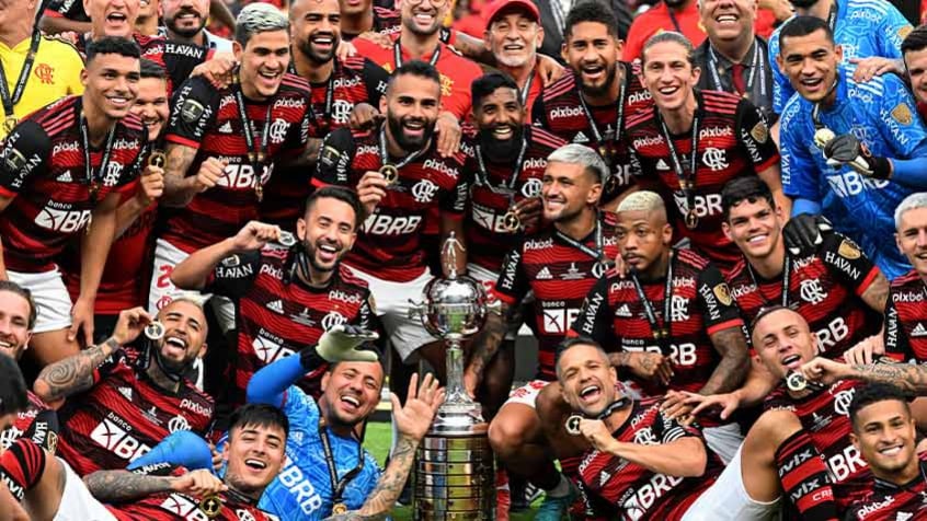 Flamengo homenageia jogadores que entraram em campo na final da Libertadores