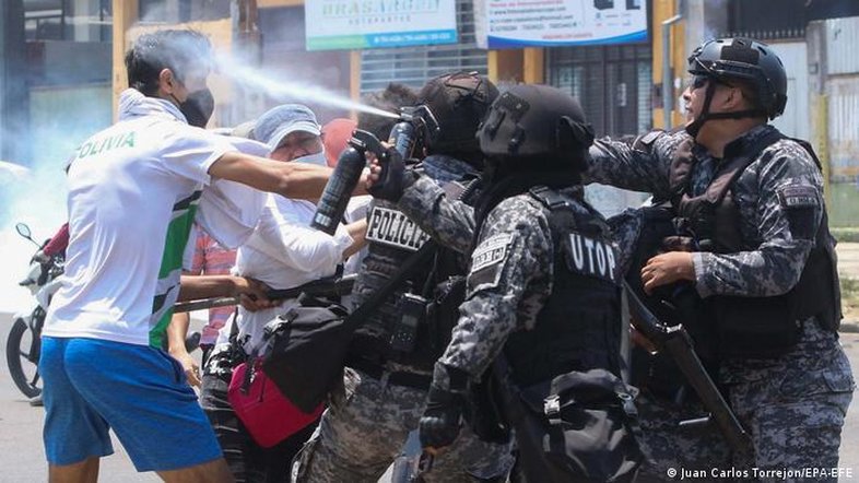 Protestos contra governo redundam em violência na Bolívia