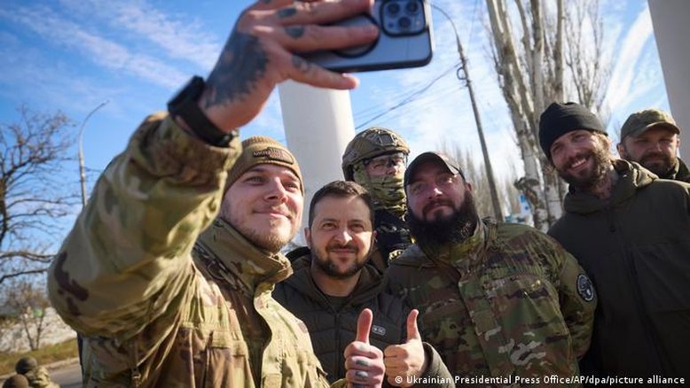 Zelenski visita Kherson após retirada russa