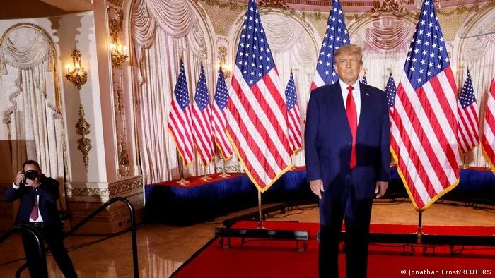 Casa Branca critica Trump por jantar com supremacista branco