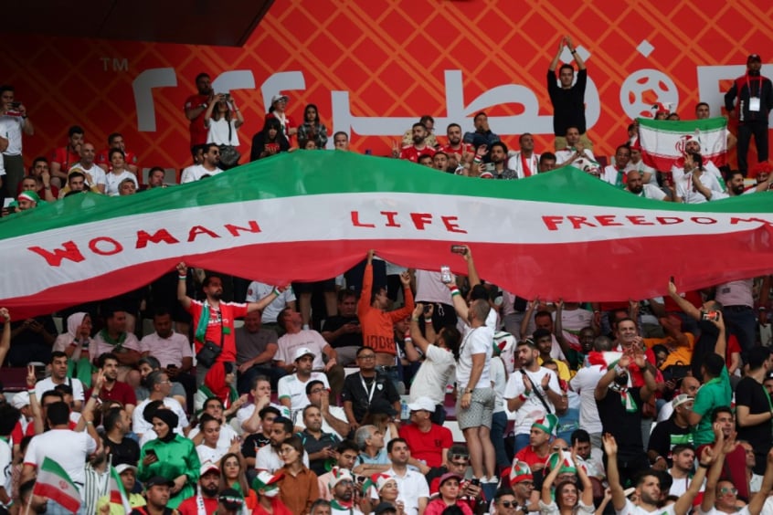 Mulheres poderão assistir a jogos de futebol masculino no Irã - ISTOÉ  Independente