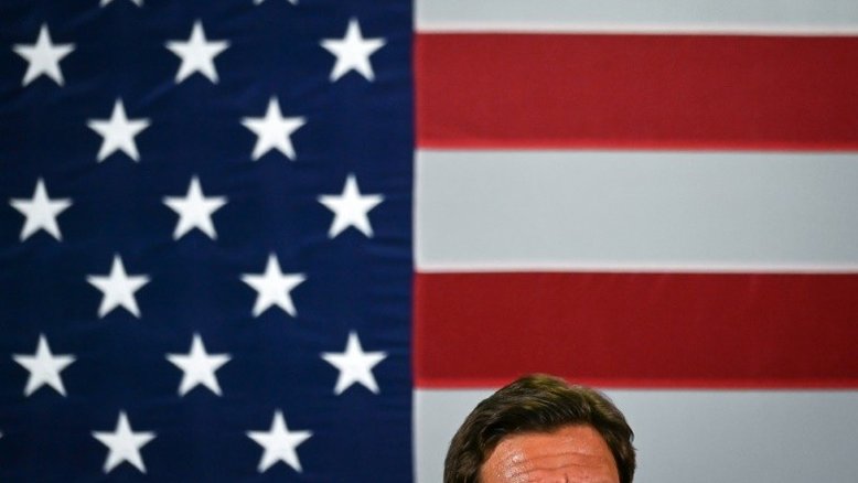 Republicano DeSantis, possível candidato presidencial em 2024, reeleito governador da Flórida